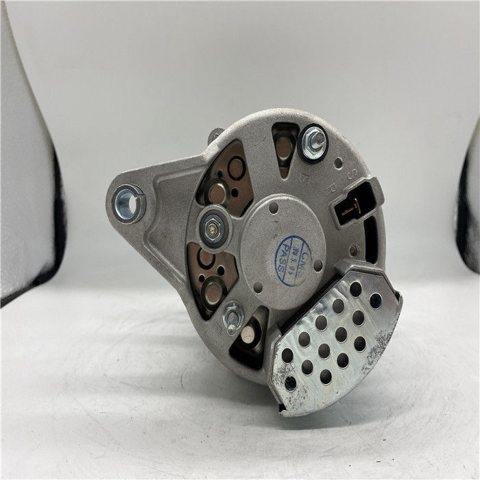 600-861-3610 Ekskavatör Alternatör 24V 30A 4D95L PC60-8 için Fit 70-8 PC110-7-8 PC130-7-8